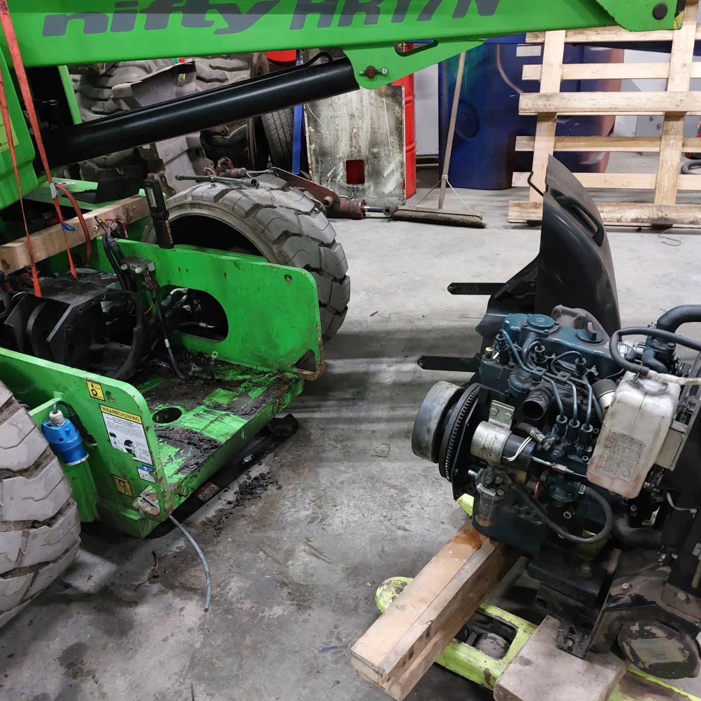 Hoogwerker inhoud open Hoogwerker-inhoud-werkplaats